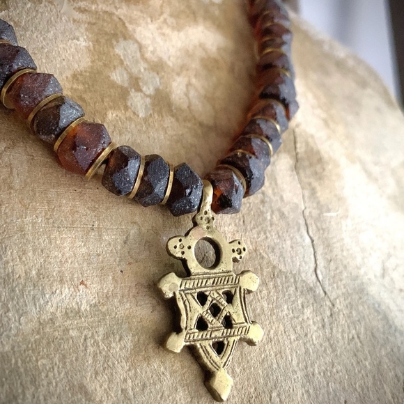 ANCIENT INDONESIAN FACETED AMBER JAVA GLASS CHOKER NECKLACE - Picture 4 of 5